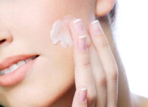 Cách chọn kem dưỡng ẩm ban ngày cho từng loại da tại Thẩm Mỹ Mộc Linh Hải Phòng - hình 2